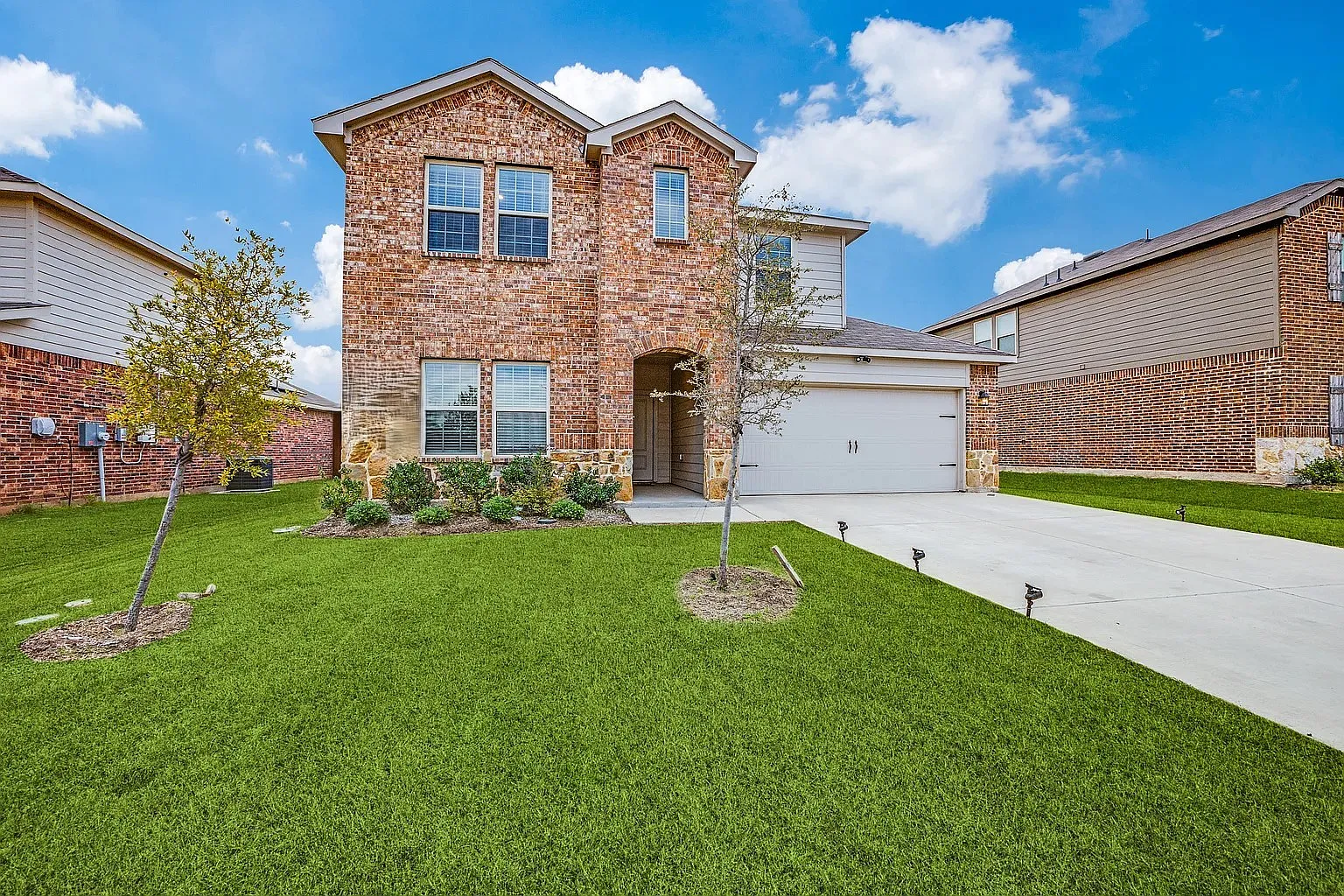 4 bed, 2362 sqft, $4,900 — Photo 1