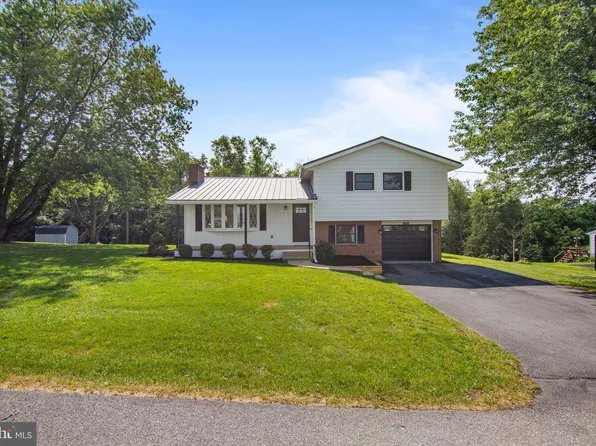 1019 Willowbrook Ct, Chambersburg, PA 17202