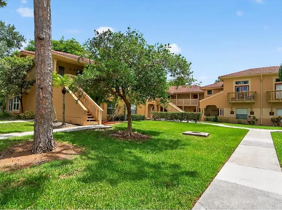 4751 Via Palm Lakes #409