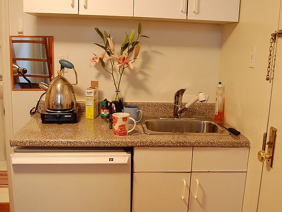 2nd image of 325 W 30th St APT B1