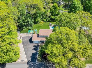 5 Firwood Dr, Farmingville, NY 11738