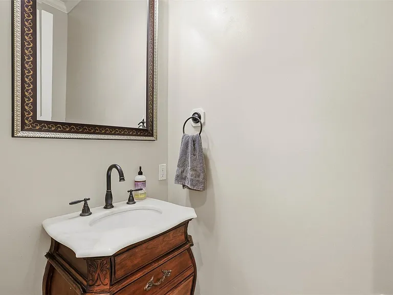 79 Melrose Dr — Photo 8