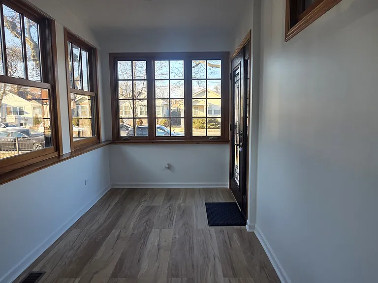 5515 W Grace St — Photo 12