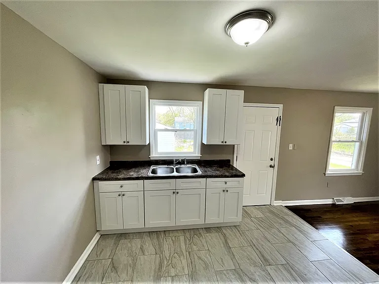 1749 Cleveland St — Photo 4