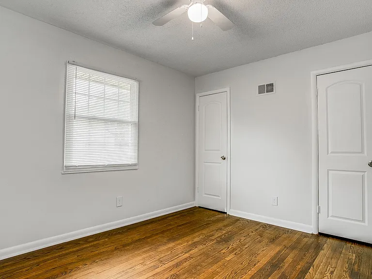 3604 E 61st St — Photo 46