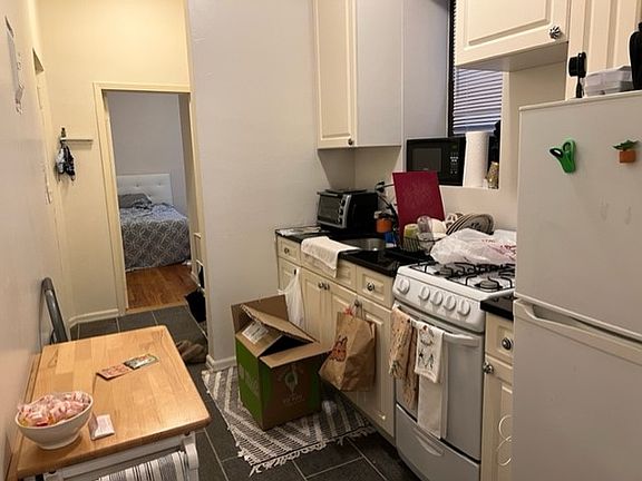 3rd image of 164 E 85th St APT 3W
