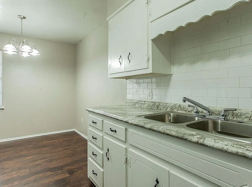 1st image of 404 E Craven Ave #0