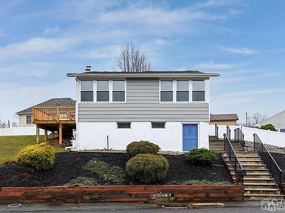 3rd image of 387 Lea Ave