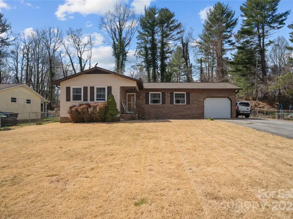 121 Upward Acres St, East Flat Rock, NC 28726