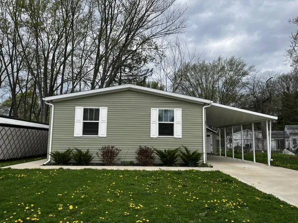 25 Kimberly Ln, Olmsted Twp, OH 44138