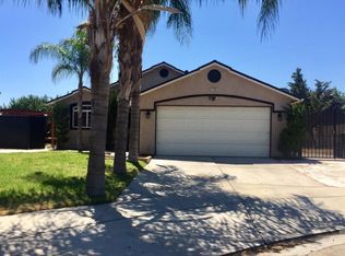 1752 Hume Dr, Sanger, CA 93657