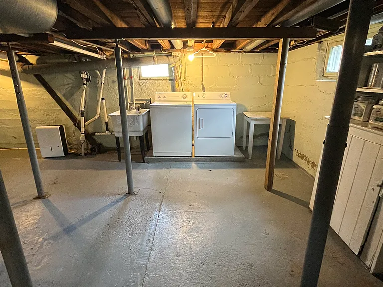 602 Edward St — Photo 13