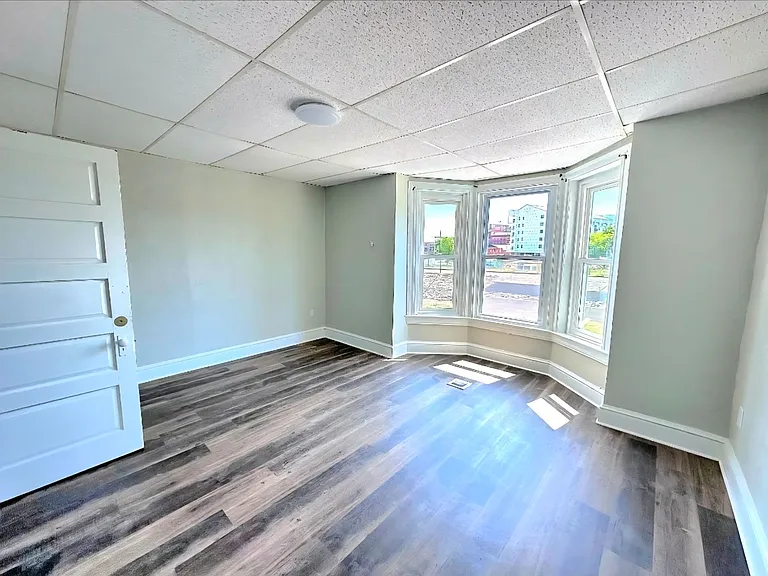 143 Stevens Ave — Photo 4