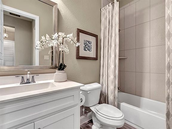 5th image of 1626 Lilac Ln