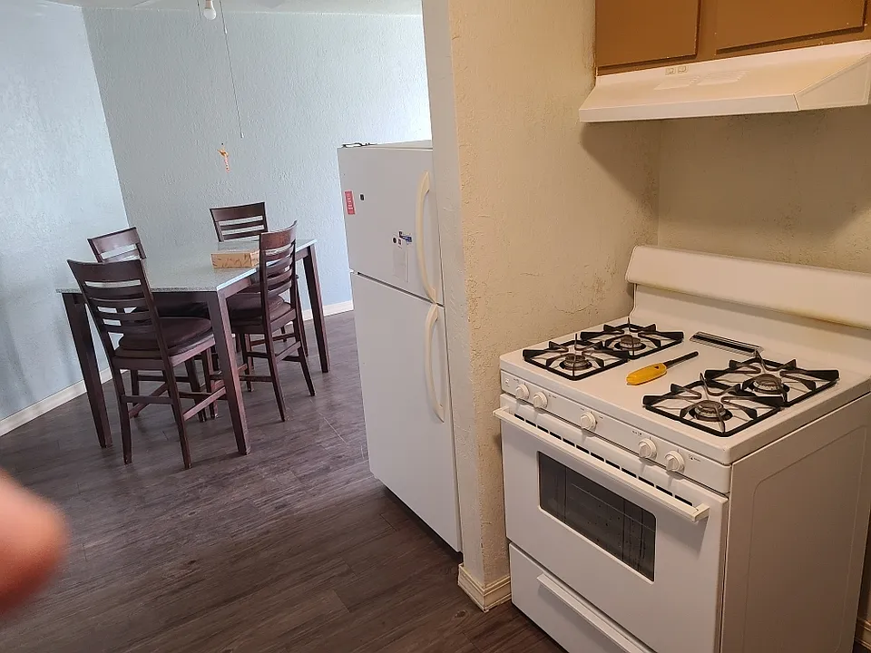701 W Yandell Dr #4
