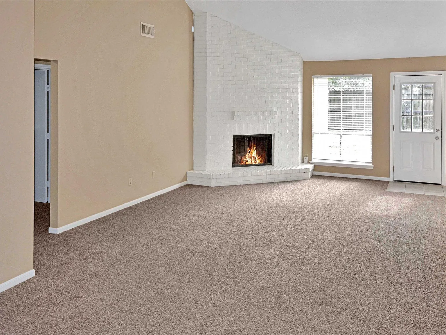 3 bed, 2.0 bath, 1558 sqft, $2,150 — Photo 3
