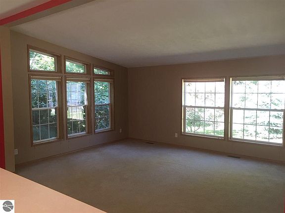 3rd image of 6617 Poplar St