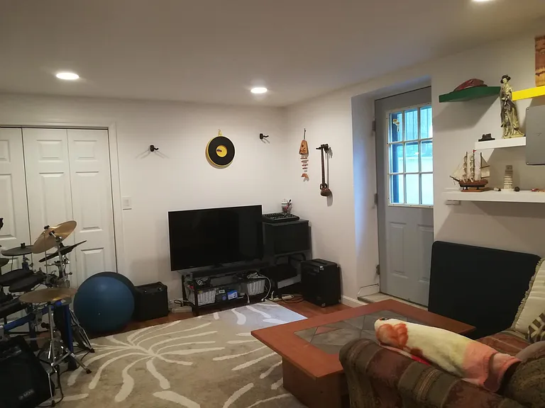 31 Anawan Ave — Photo 16