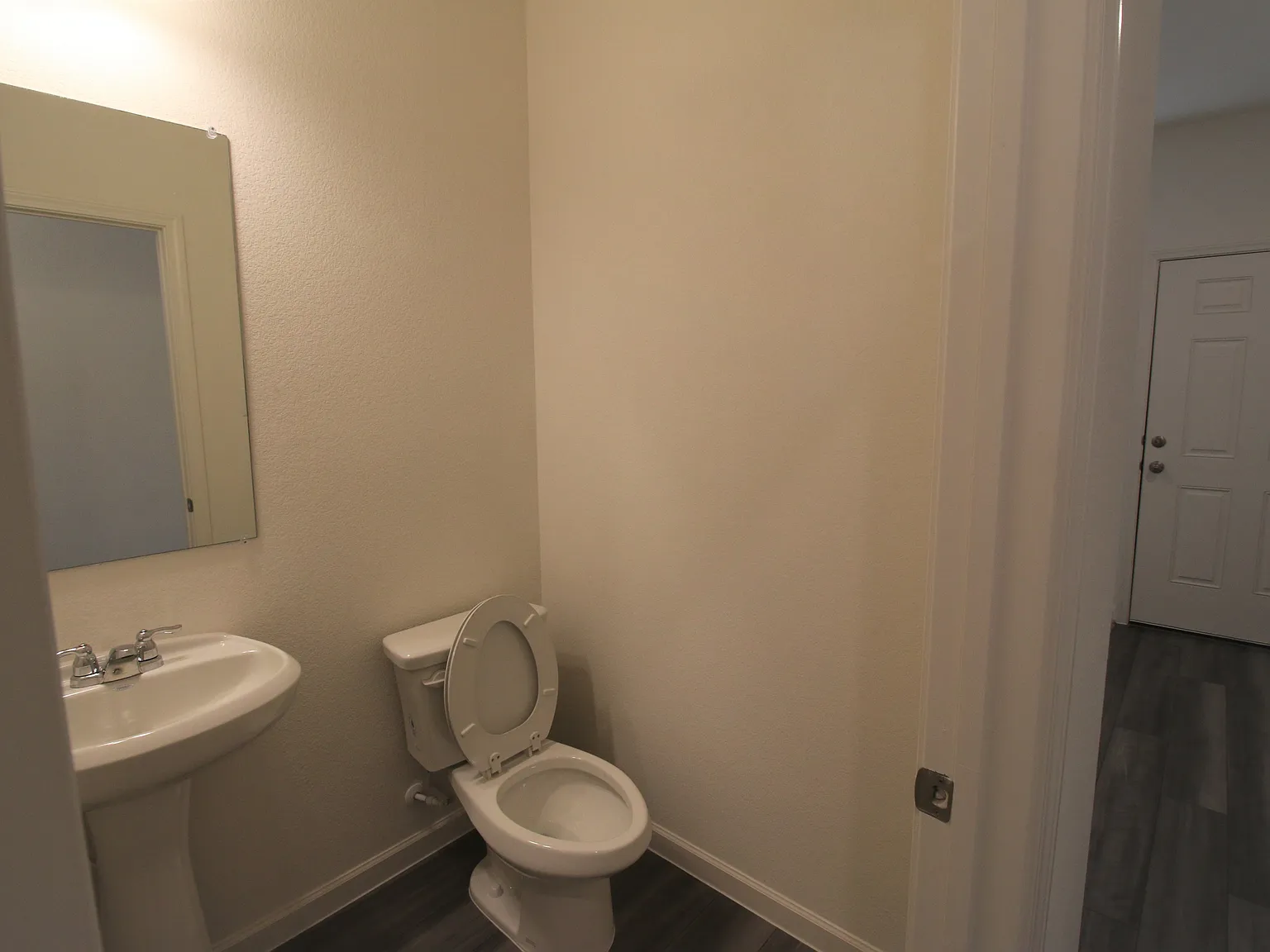 4 bed, 2.5 bath, 2338 sqft, $2,995 — Photo 4