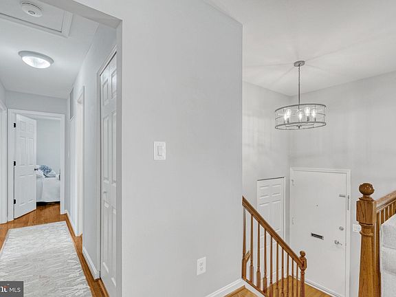 3rd image of 8909 Moreland Ln