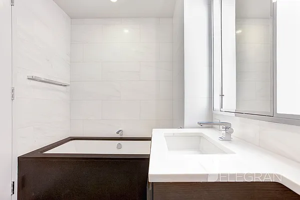 Sold by (Legacy) Elegran | media 21