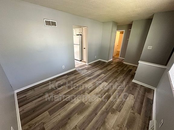 5th image of 7233 Gilmore Ave