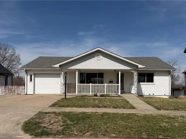 325 E 4th St, Maryville, MO 64468