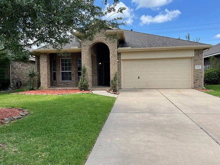 2313 Cantabria Ln — Photo 2