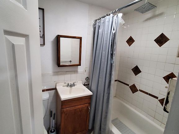4th image of 344 E 107th St