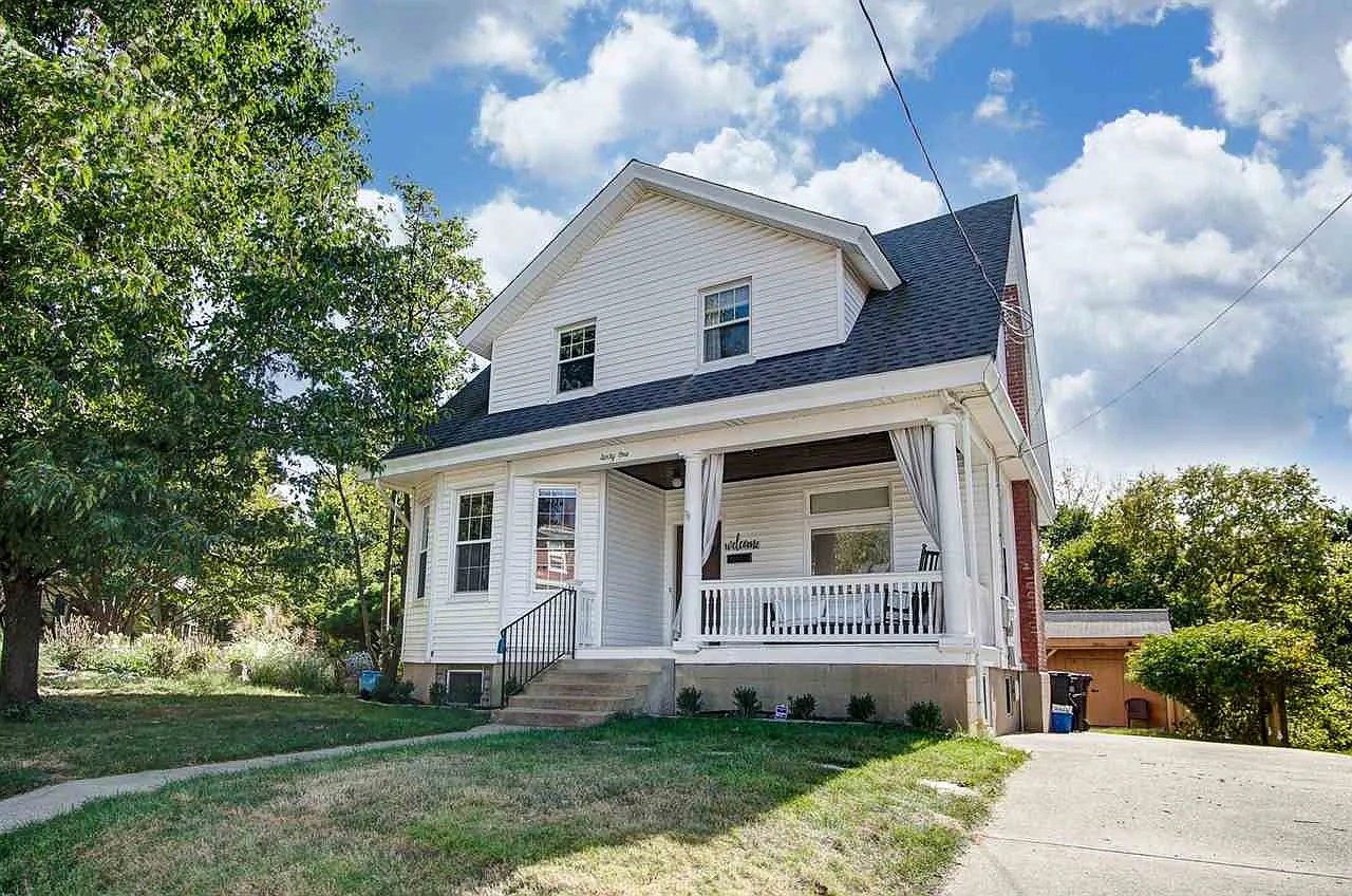 61 Sterling Ave photo 1