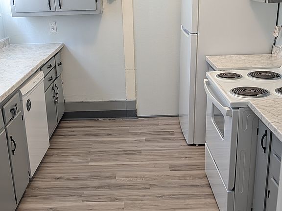 4th image of 840B Main St