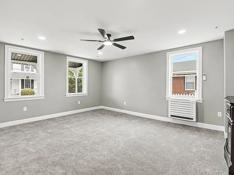 20 Walnut St — Photo 4
