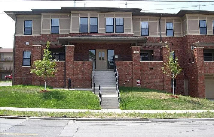3 bed, 1562 sqft, $2,728 — Photo 1