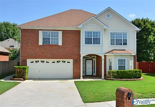 104 Lancaster Ct SW — Photo 1
