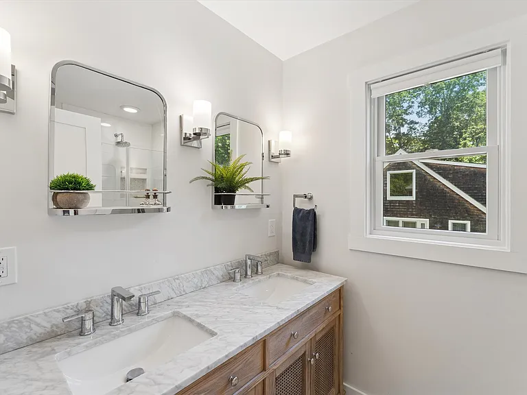 104 Lake Dr — Photo 11
