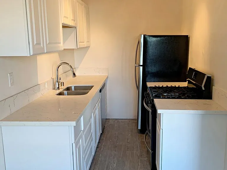 1623 N Mariposa — Photo 23