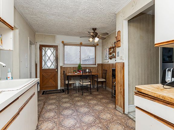 5th image of 33 Hillcrest Ave