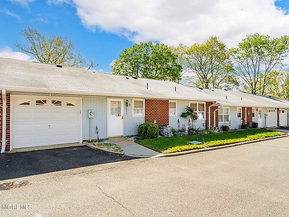 2nd image of 1221C Argyll Circle #C