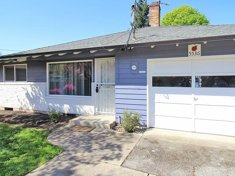 5536 SE Harlow St — Photo 2