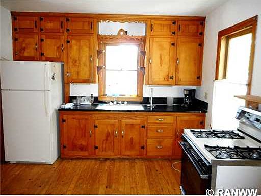 4th image of 1526 Wilson Street NE