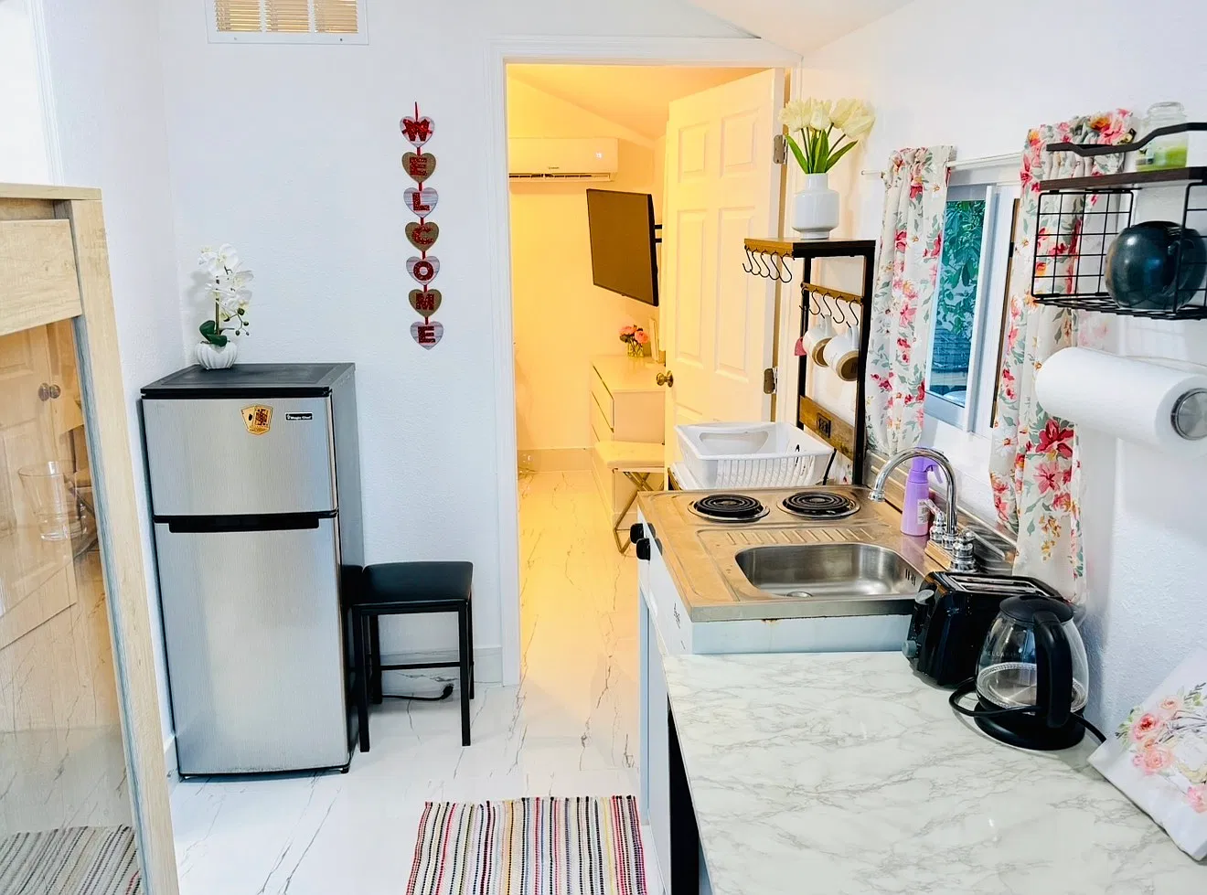 1 bed, 400 sqft, $1,300 — Photo 3