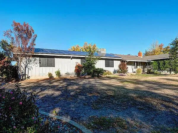 4 bed, 2400 sqft, $700 — Photo 2