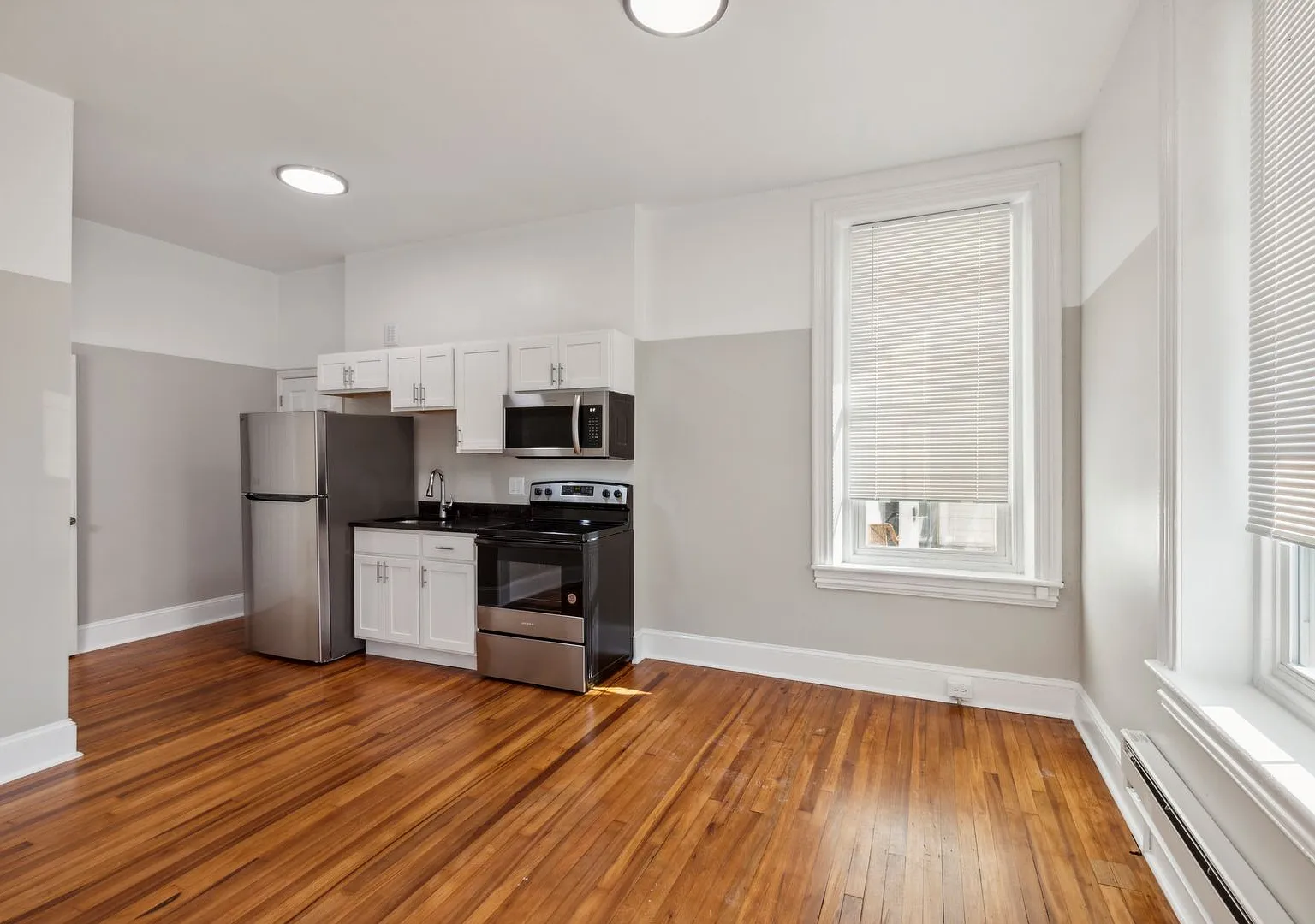 201 E Chestnut St — Photo 2