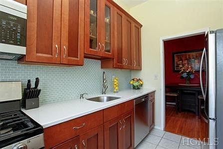 1st image of 37 Fieldstone Dr