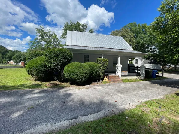 1322 Haile St #A, Camden, SC 29020