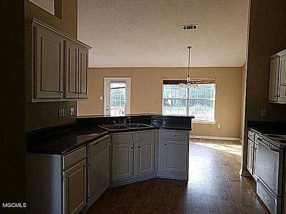5th image of 14030 Maddie Cir