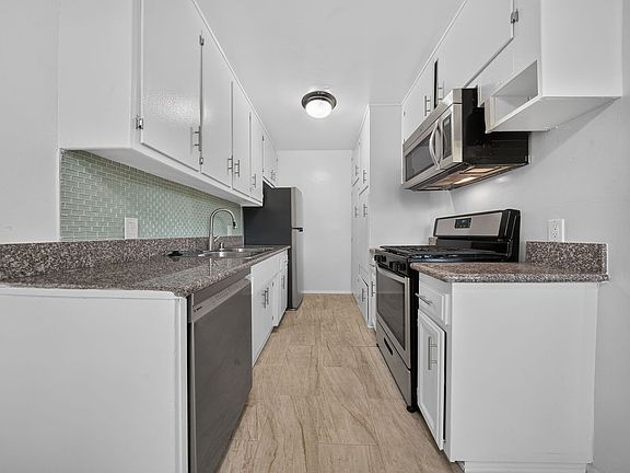 4th image of 11330 Ohio Ave #12701