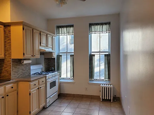 Rented by Frank Valvo Real Estate | media 3