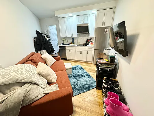 Rented by J PRESTON AND ASSOCIATES INC | media 9