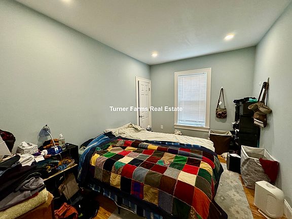 2nd image of 374 Oxford St #2F